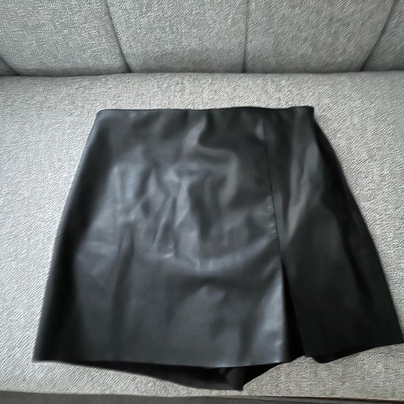 Zara Dresses & Skirts - Zara Black Leather-Look Mini short skirt